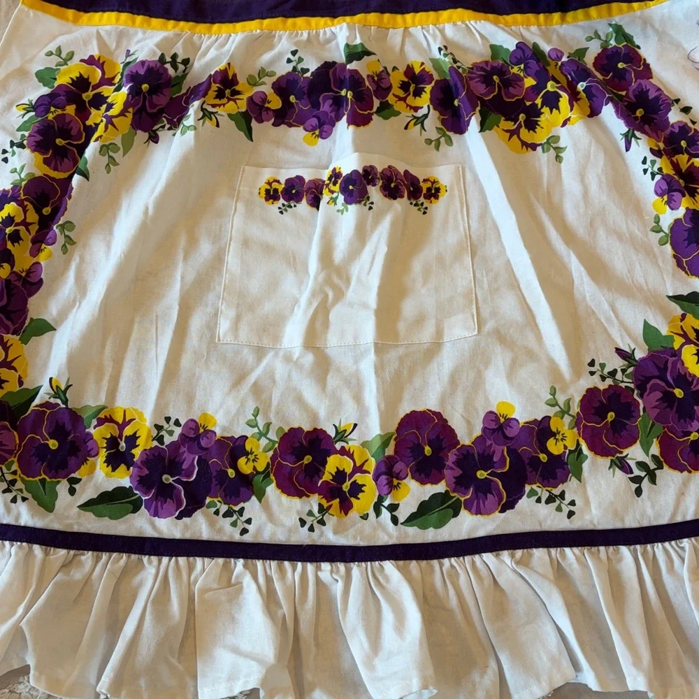 Krazy Kat Apron with Purple and Yellow Pansies Flowers NEW